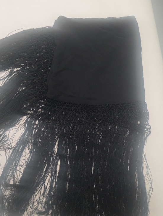 Oscar de la Renta Accessories - Oscar de la Renta Silk Black Fringe Shawl Scarf